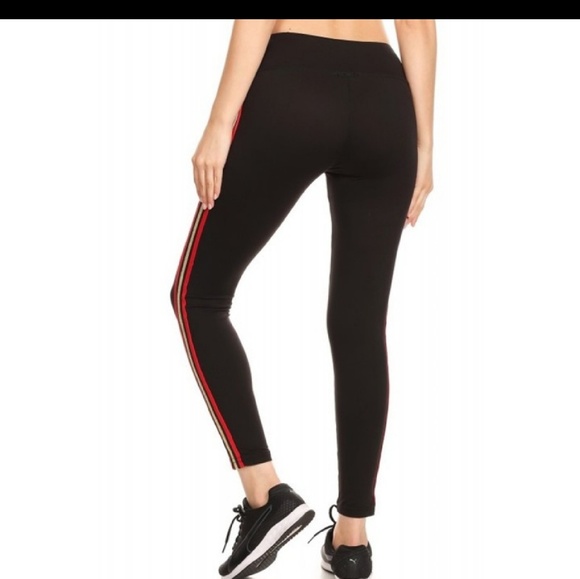 5 ⭐ rated ! Black legging, red/gold stripe - Picture 4 of 8